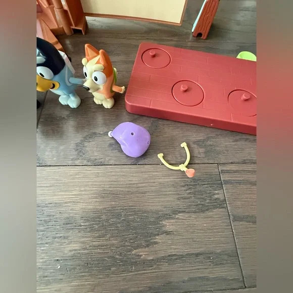 Disney Bluey School Friends figures playset Calypso playground lunch box stage - Picture 9 of 16